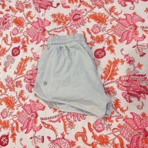 lulu lemon white hottie hots size 2